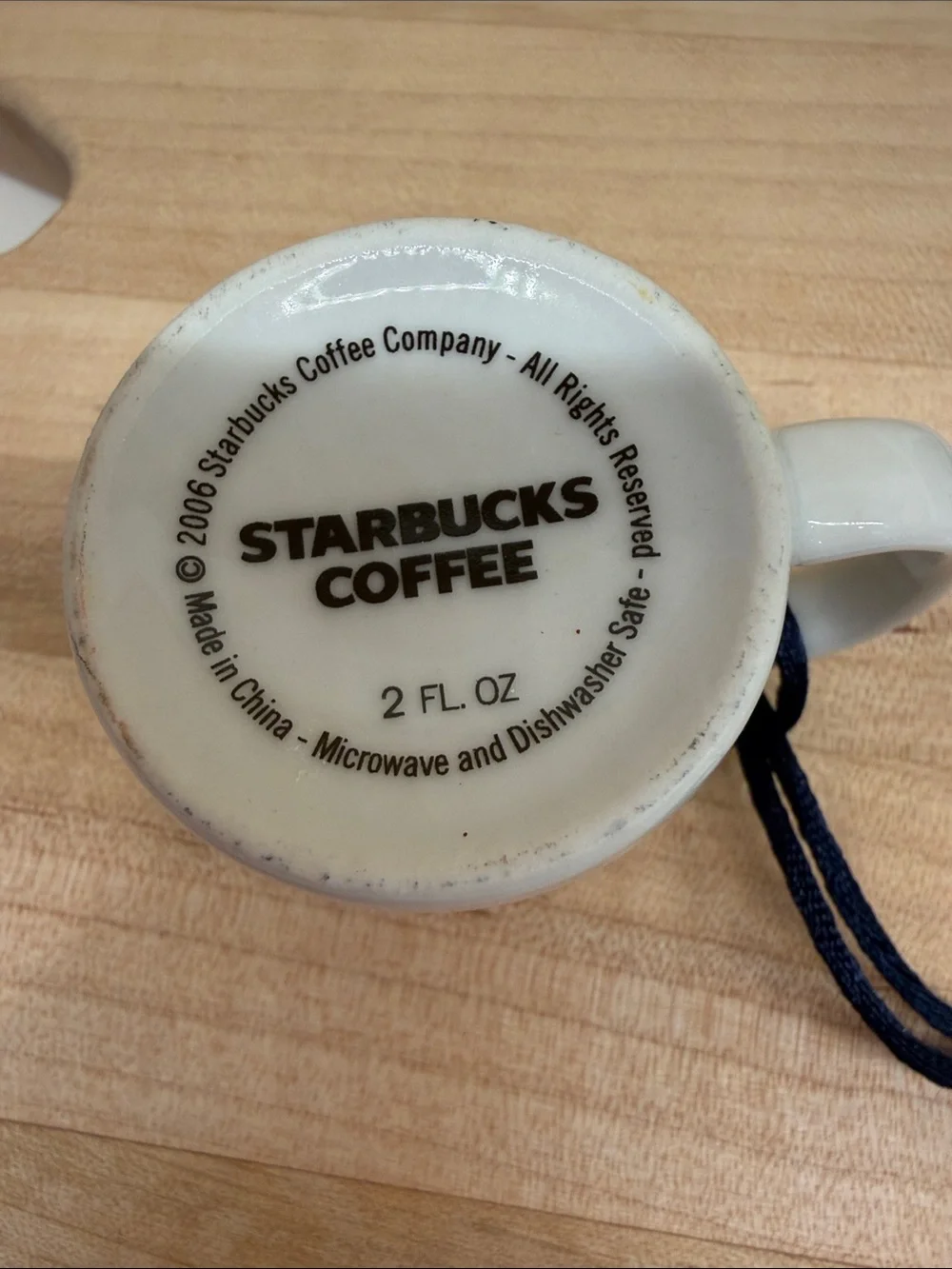 Starbucks 2006 New York Big Apple 2 FL. OZ. Coffee mug Christmas ornament
